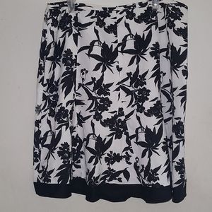 Ann Taylor White Flower Skirt Size 16